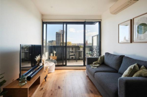 Urban Drift - Cosy Balcony Nook near Waterfront